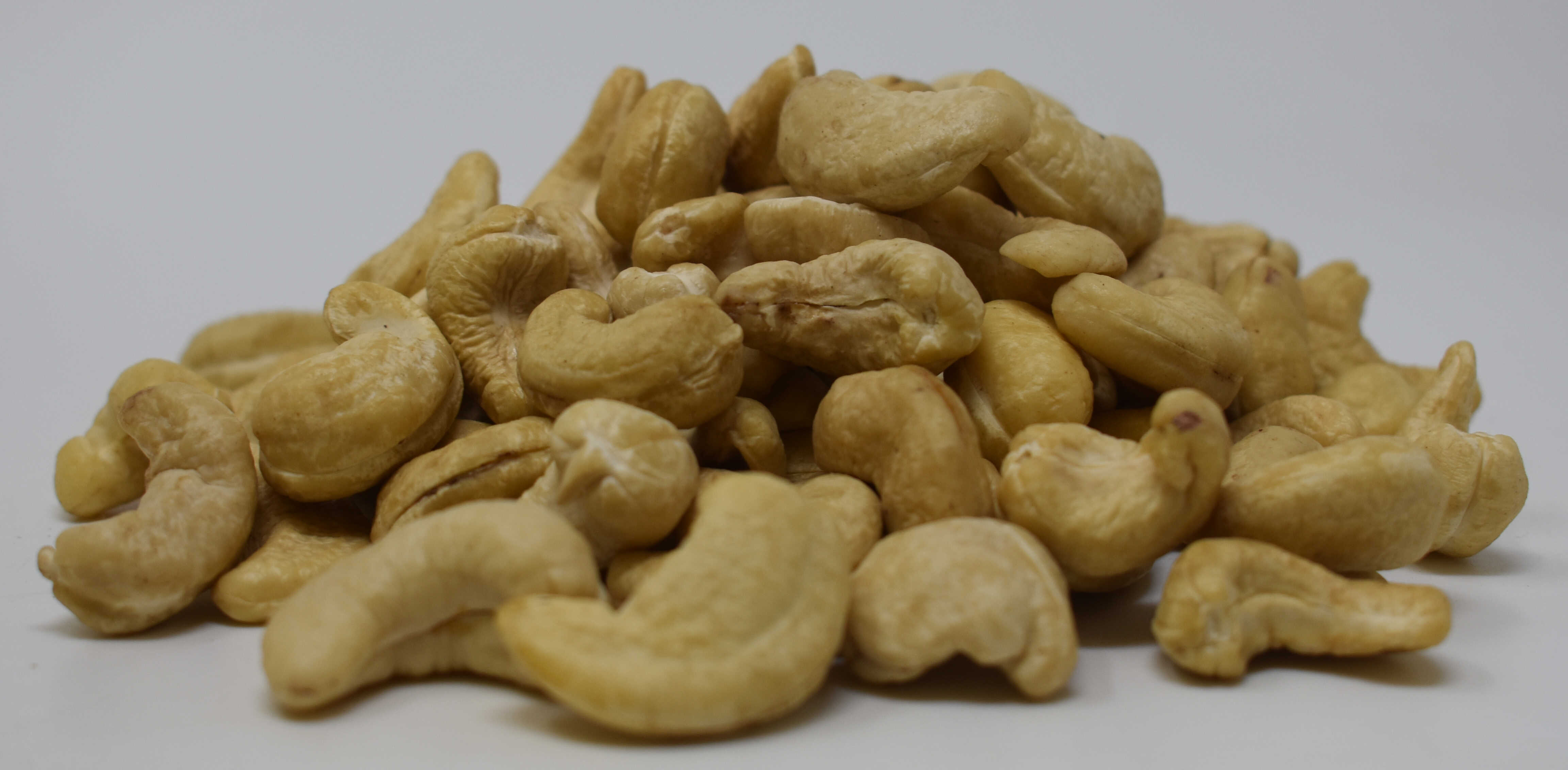 Cashews <BR>(Extra Large, Raw) - Side Photo