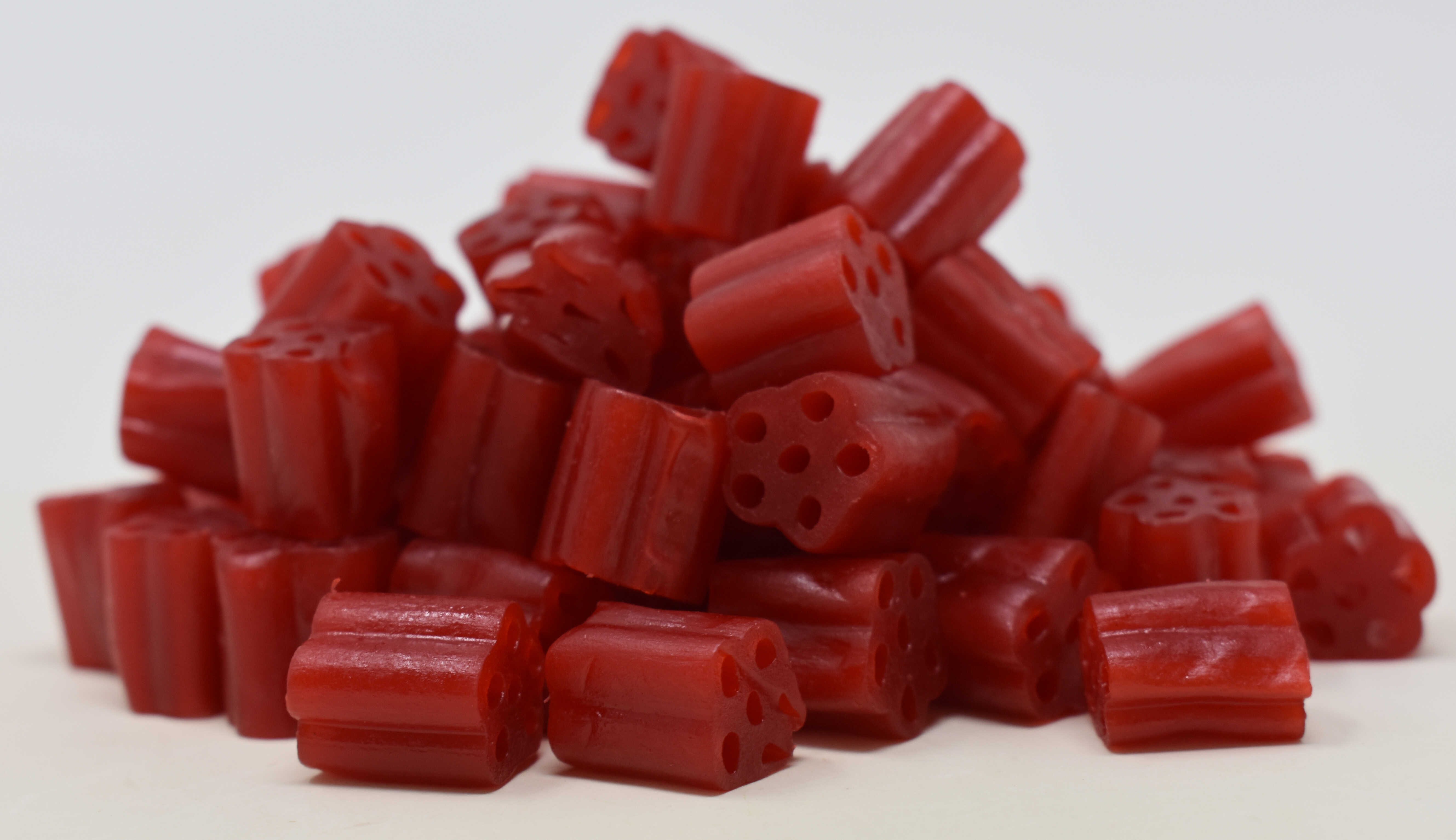 Red Cherry Licorice Nibs Bites - Side Photo