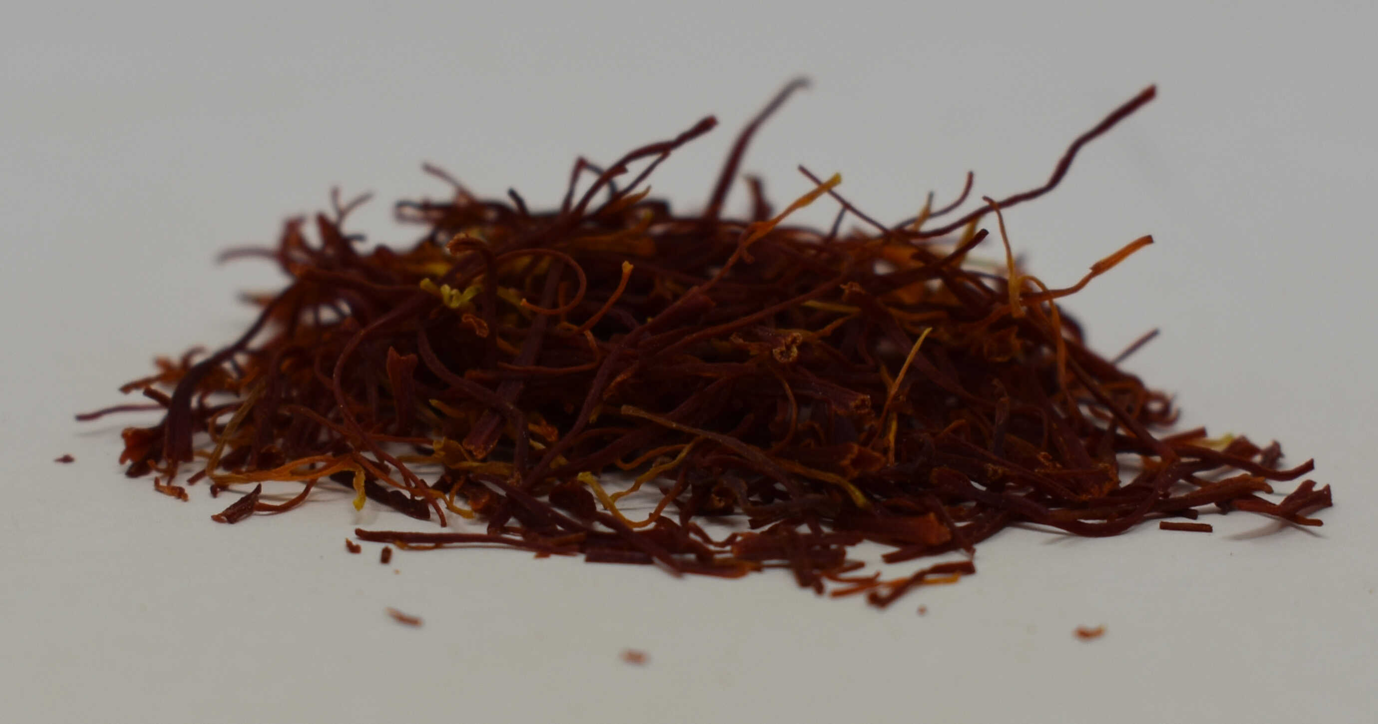 Spanish Saffron, Whole Threads <BR>(Mancha) - Side Photo